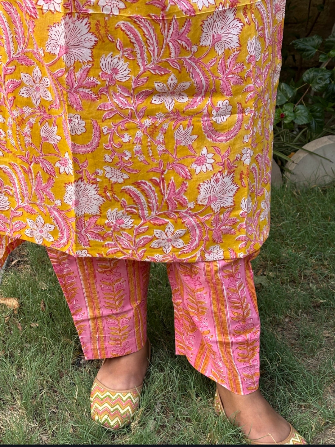 Kesar Gulabi Kurta Pant Set